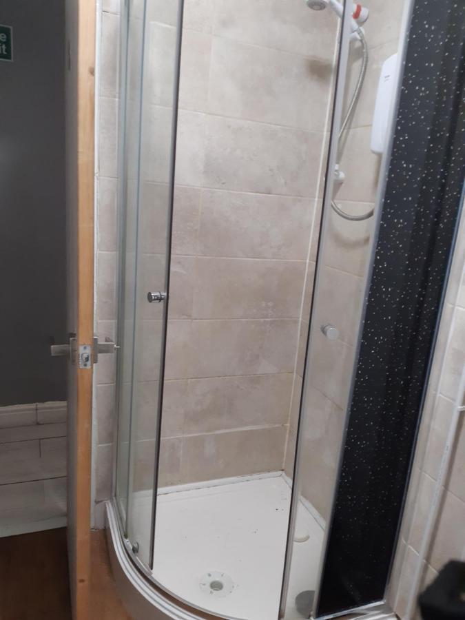 Atlas Road Guest House Cardiff Bagian luar foto